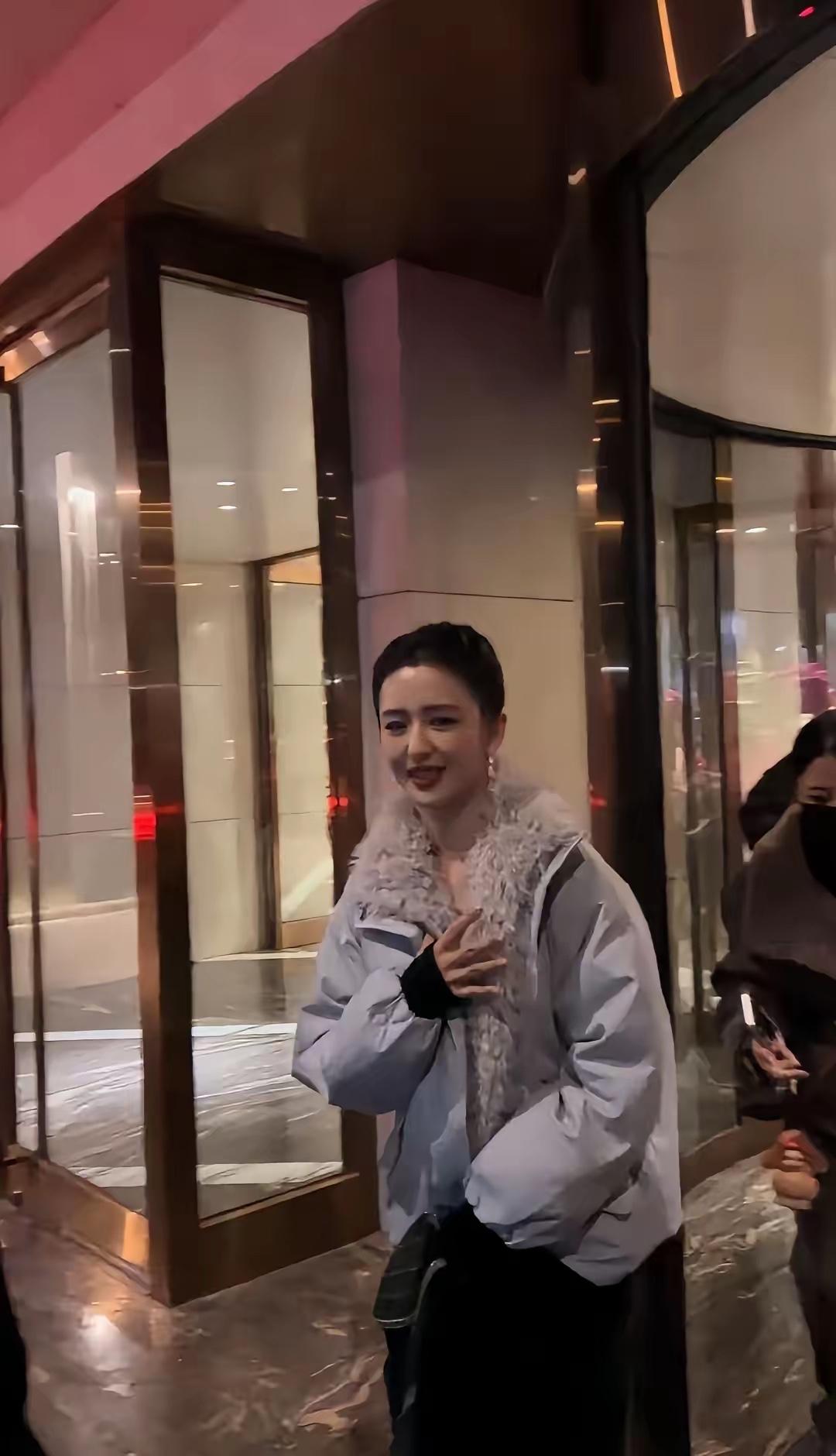 佟丽娅气质非常好，美丽动人，绝对女神比杨幂还有气质