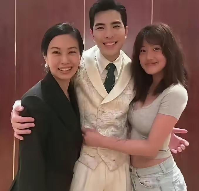 分寸感把握得真好啊，萧敬腾太有福气了吧👍