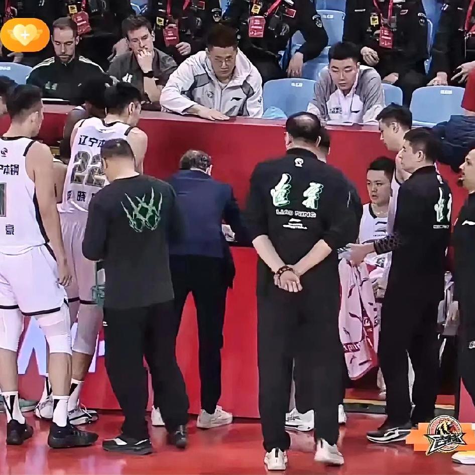 兄弟们！辽宁队输球可以！但辽宁队昨晚的输球有点让人看不懂？尤其是乌戈的人员布置？