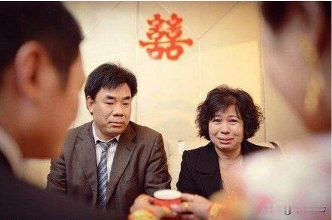 同事目前的烦恼，莫过于国庆节要嫁女儿。同事是四川的，娶的老婆是江