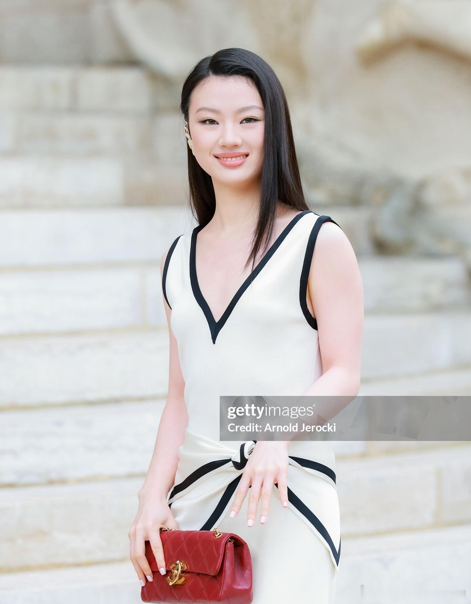 单依纯的造型师我不知道您怎么了，这G社生图一言难尽 ​​​