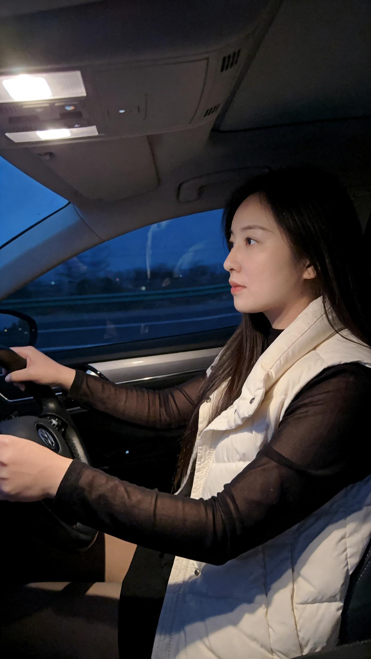 AI绘画征服你了吗有人开始回家了，你什么时间回家？