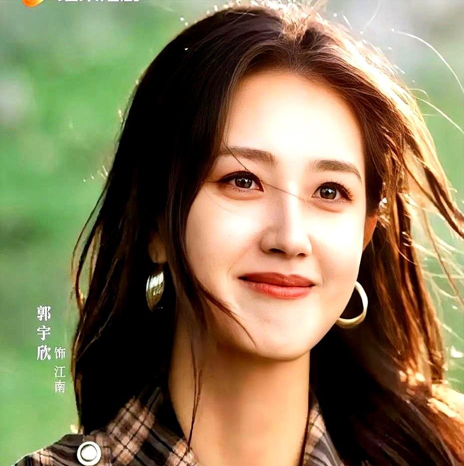 郭宇欣这次转型，可惜了好演技。《我们野蛮生长》这部剧，争议真的大。男主给前任