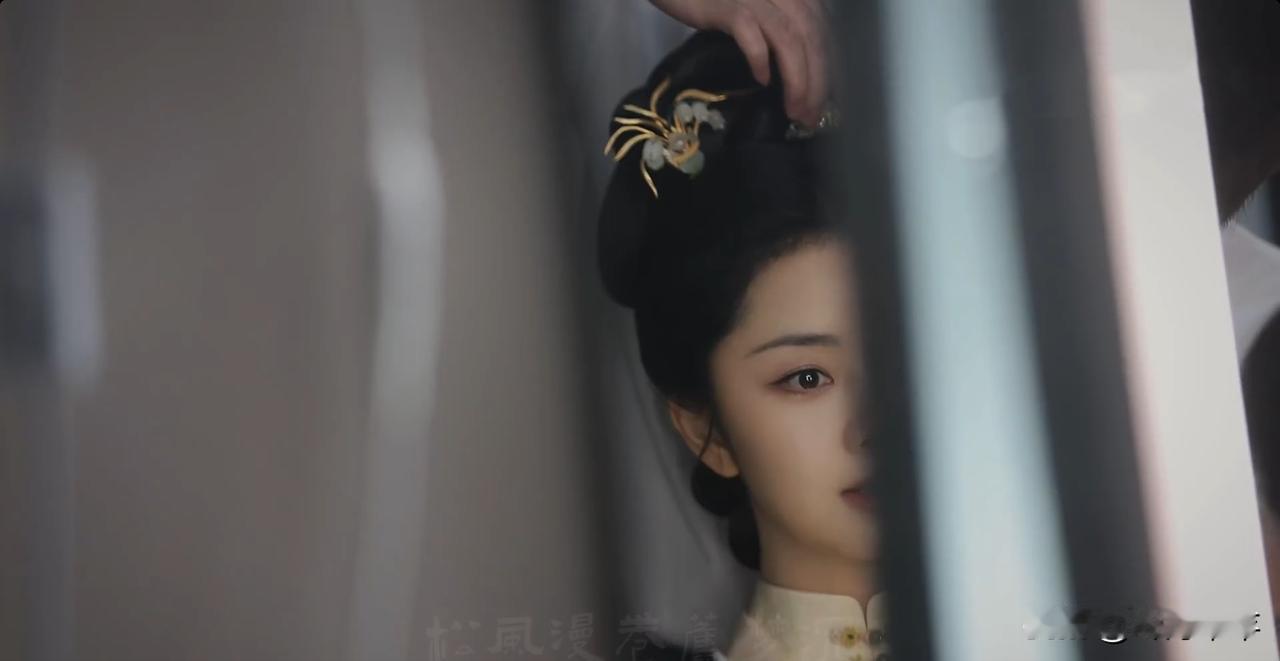 谭松韵《兰香如故》定妆花絮图，大气雍容，古典清雅，一颦一笑尽显古韵风华