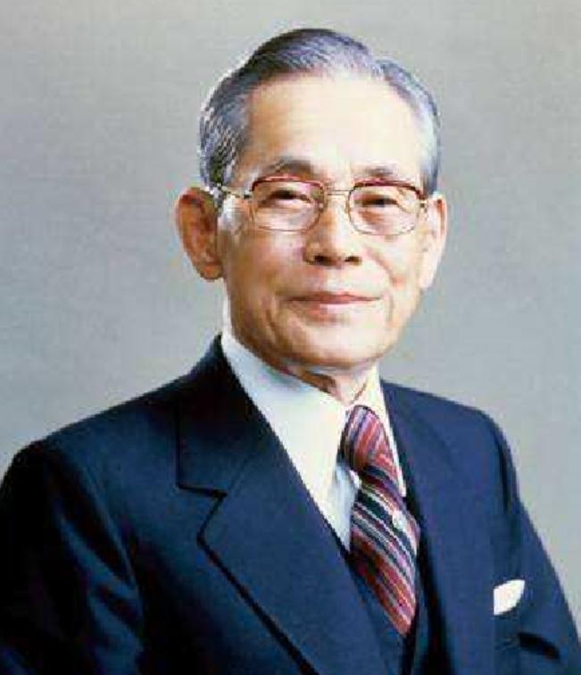 李秉哲，出生于1910年，老爷子可不是一般人，他是韩国三星集团的创始人！毕业于日