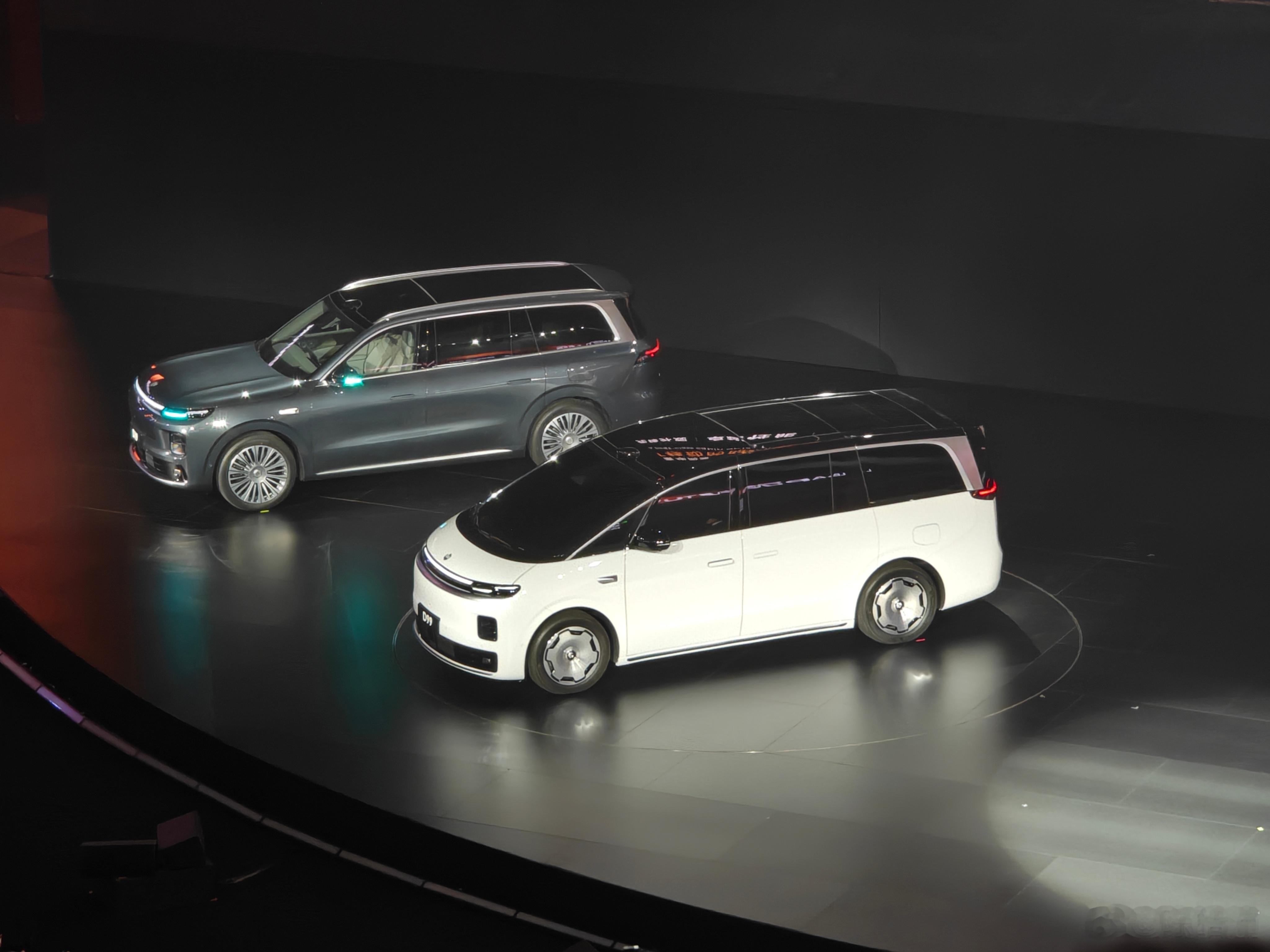 太癫了！零跑D99有80度电池，却是一台增程MPV听说空间布局有大惊喜，辅助驾驶