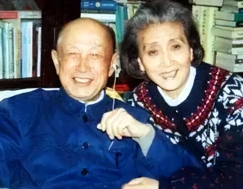 1947年，36岁的钱学森回国探亲，他的父母见他都三十好几的人了还是孤身一人，便