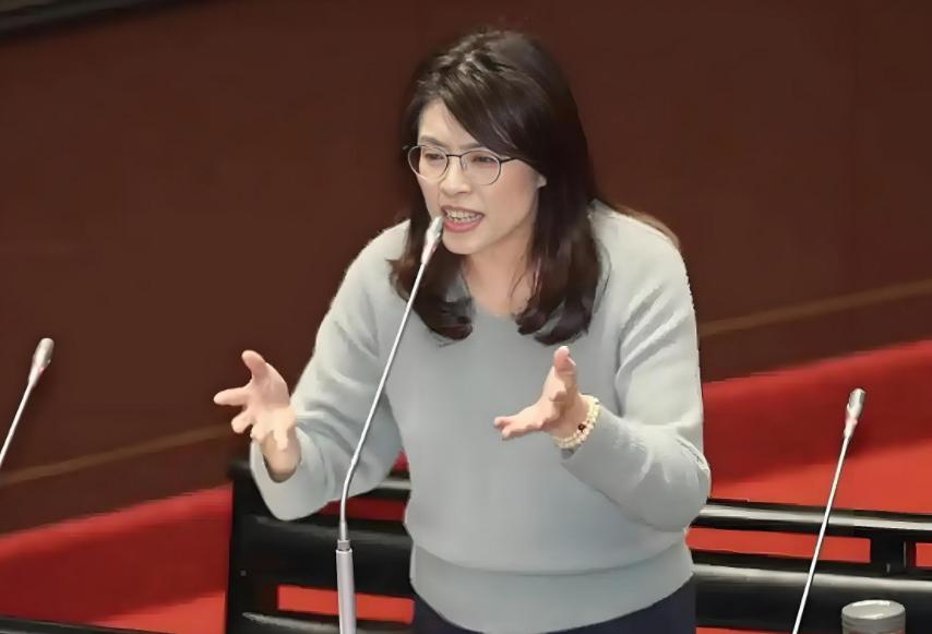 台湾正在竞选国民党主席的郑丽文说，请大陆的一些朋友不要对台湾喊打喊杀。要知道台湾