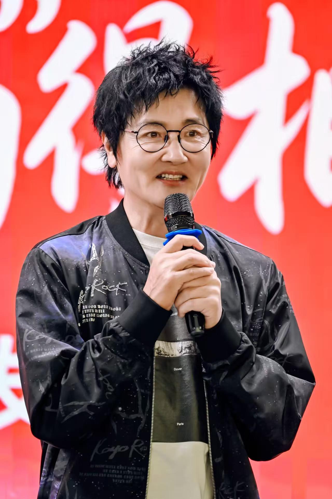 终于知道孙楠为什么“姨味”很重了，原因很简单，是他太瘦了，他现在体重才126