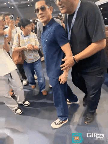 这郭富城的经济人小美，看着好普通，就像是个普通大妈，完全没有职场女强人的干练和气