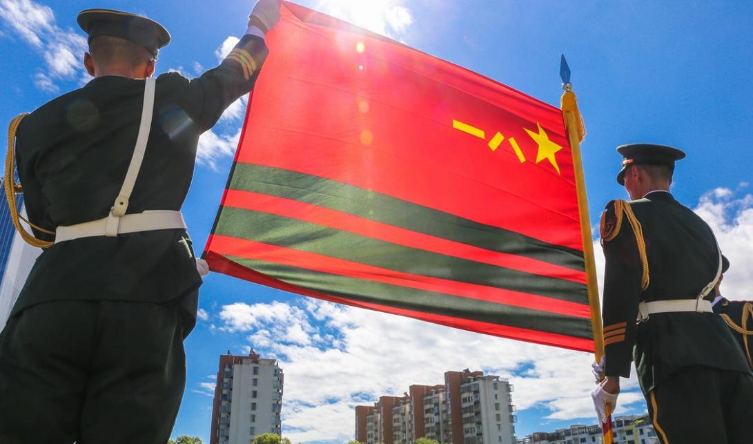 武警部队的级别一览！如图所示：这是武警部队的部队旗，现如今，武警部队和解放军