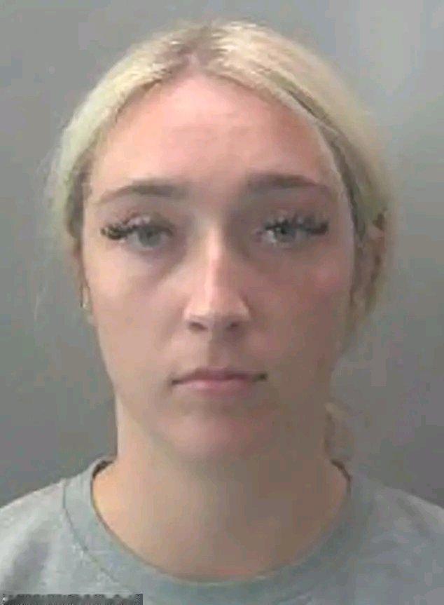 英国29岁女狱警与杀人犯发生关系，铁窗恋发展为情侣，已被判入狱据了解，这位女狱警