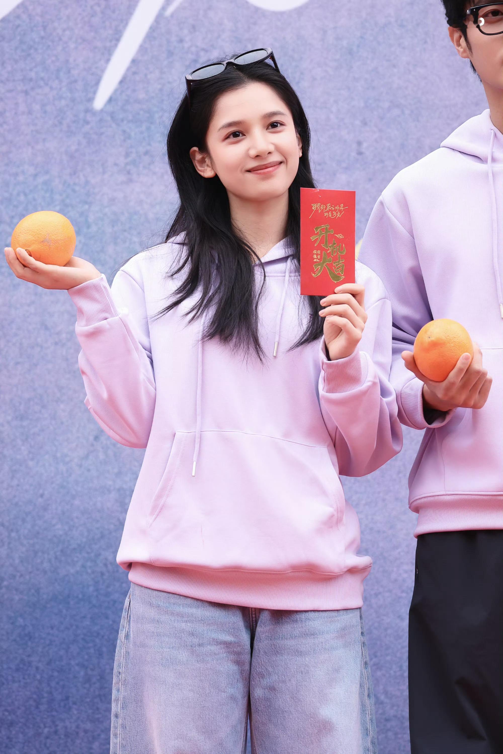 致我那菜市场的白月光张婧仪的选本眼光还是挺不错的，“借一场暗恋，完成一次逆袭”，