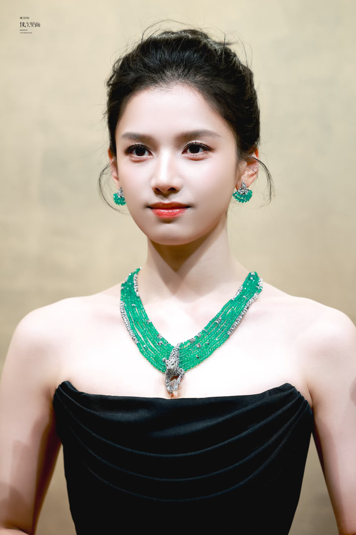 张婧仪祖母绿高珠是公主是女王张婧仪原生之美高奢配美人[爱心][爱心]​​​