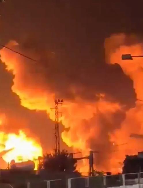 这个世界确实不和平了，俄乌冲突还没结束，中国的两个邻居又打了起来，这次交火的印度