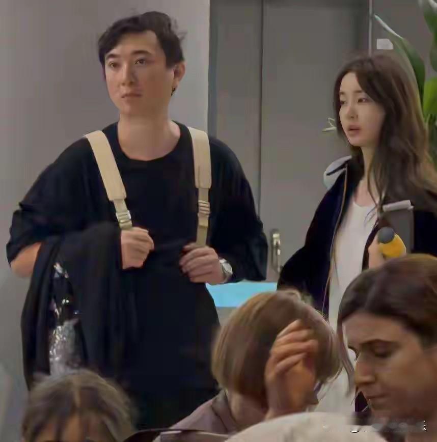 王思聪新女友名字叫做邓建国，不知道的还以为他x取向变了，其实是个软妹子，无论是身