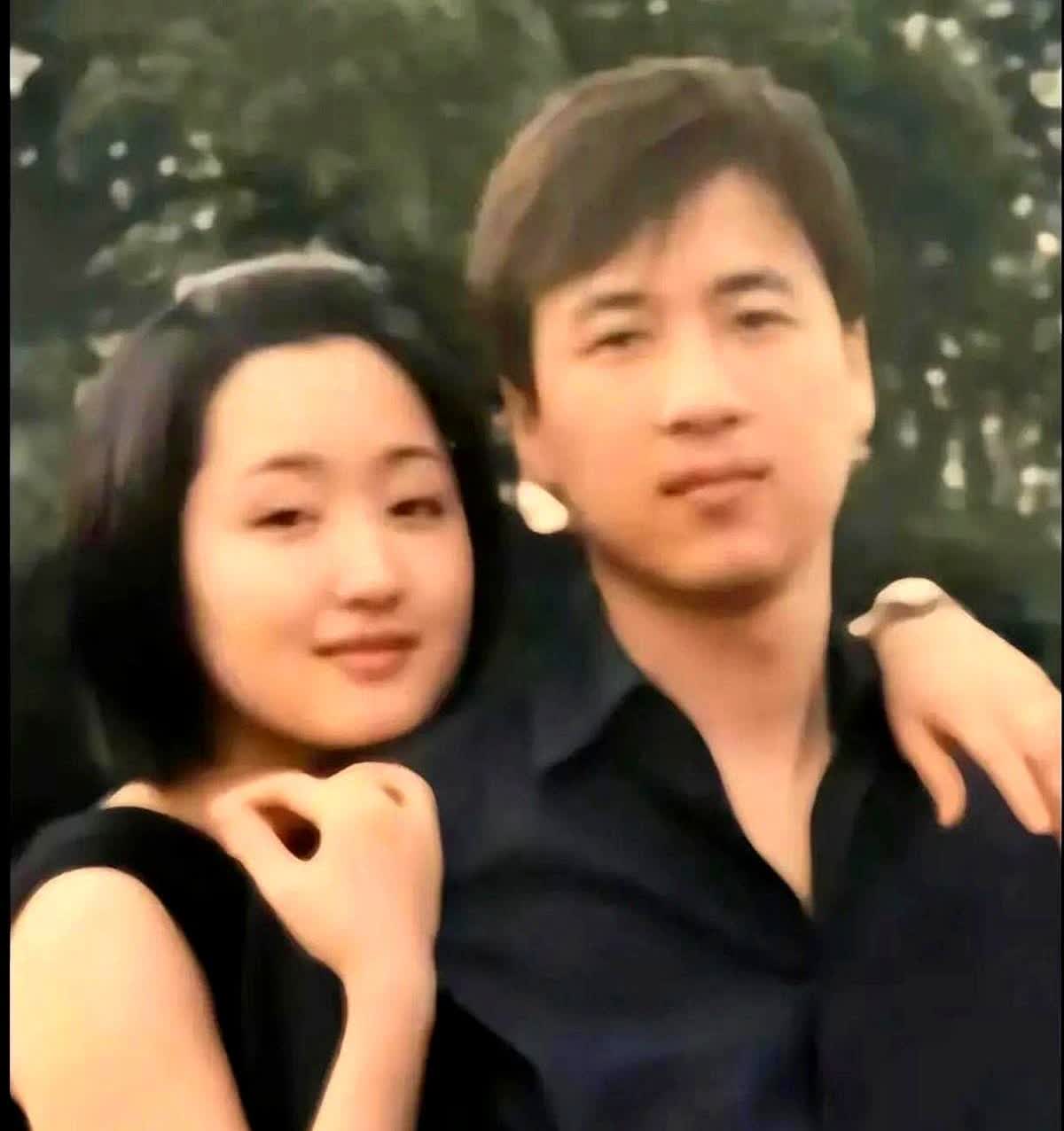 杨钰莹一定是一个痴情的好女人，赖文峰出事后被关了那么多年，从来没有听过她有新恋情