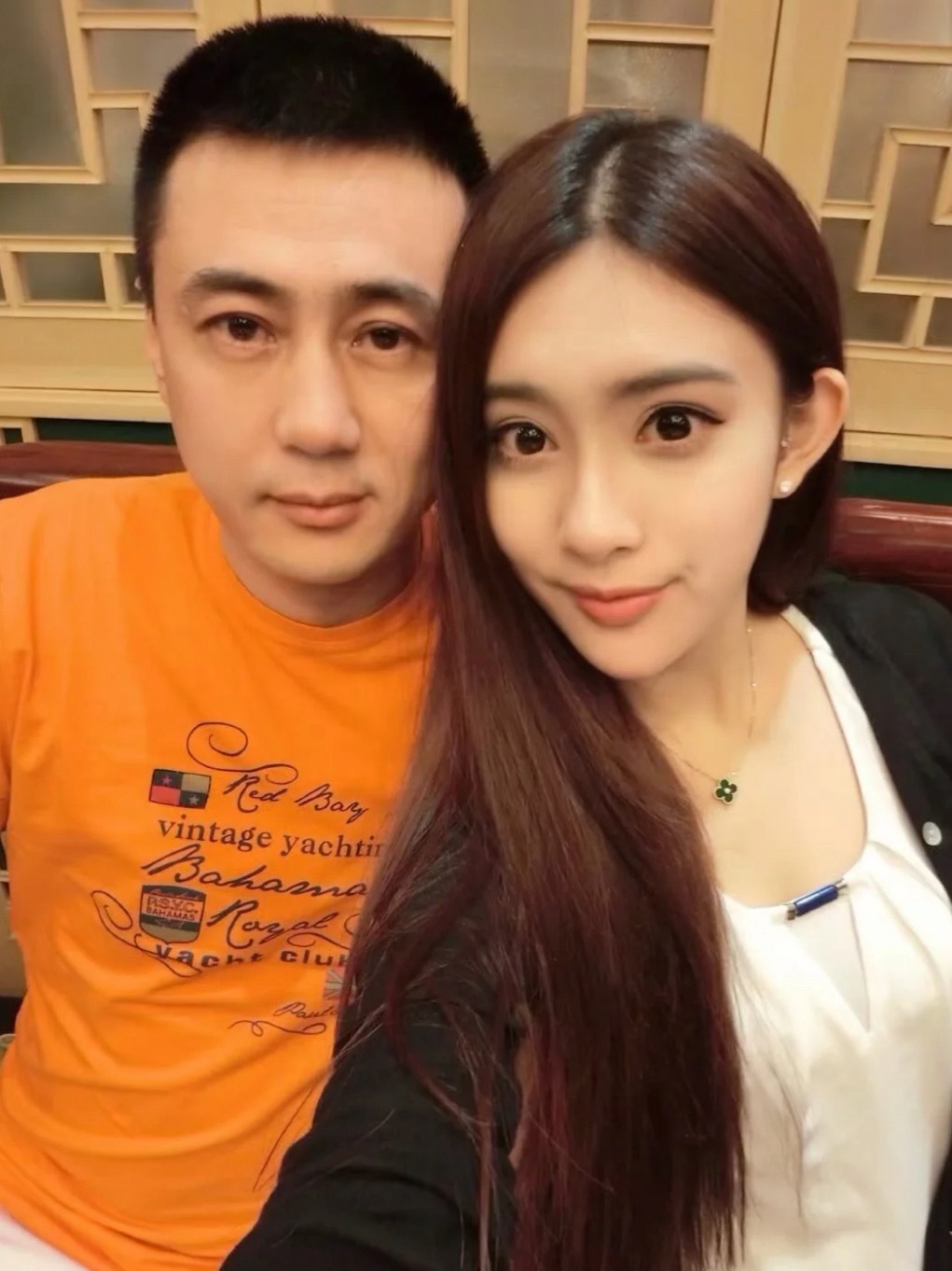 孟子义和她的父亲果然要想女儿眼睛大，老爸得是个大双眼皮​​​