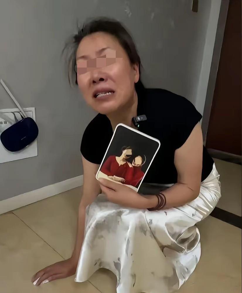 其实，我一直想知道：人，到底能不能装出“真的”精神病来？如果可以，那就太可怕