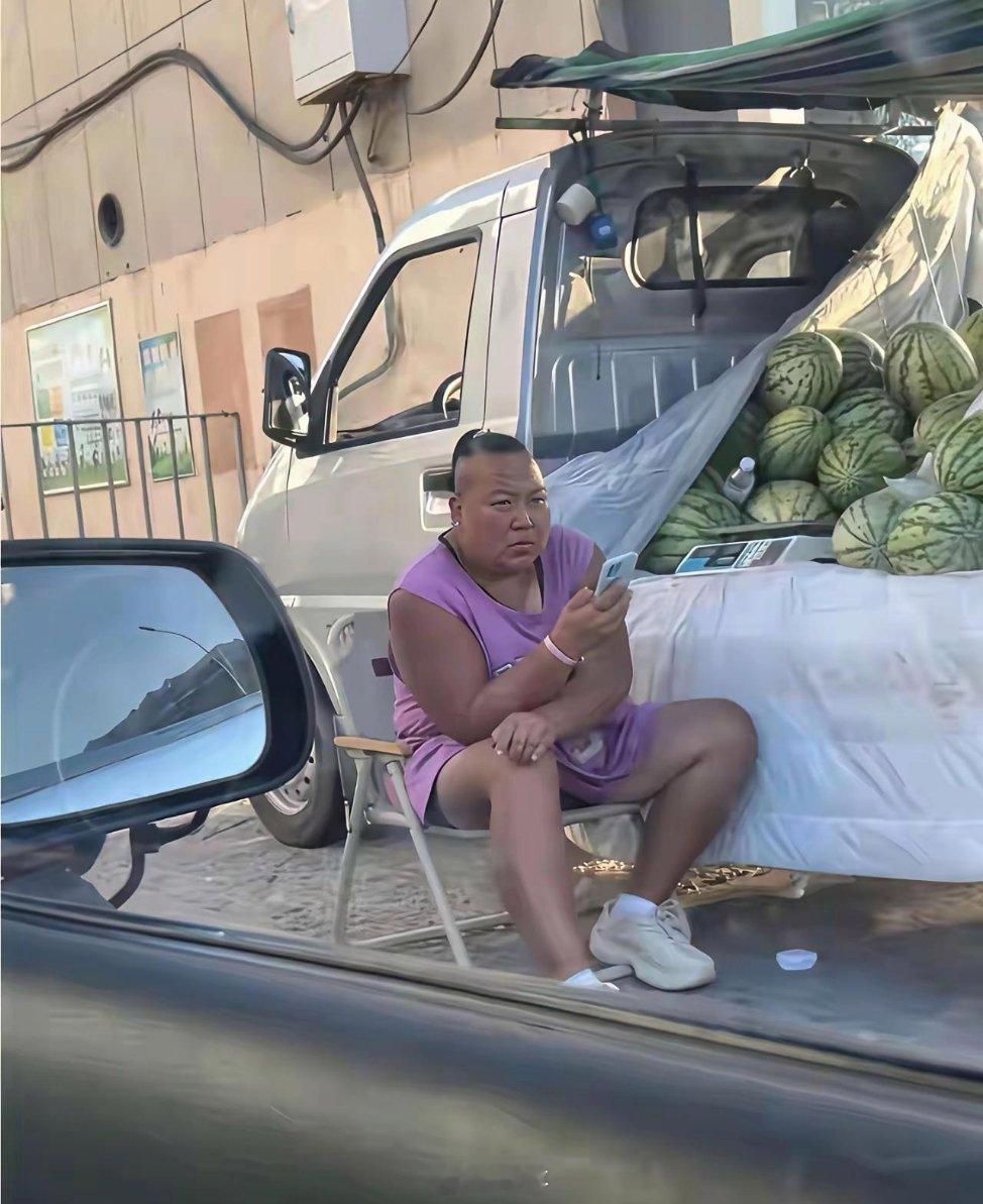 大姐想了一天始终没想明白，为什么就没人买她的西瓜？