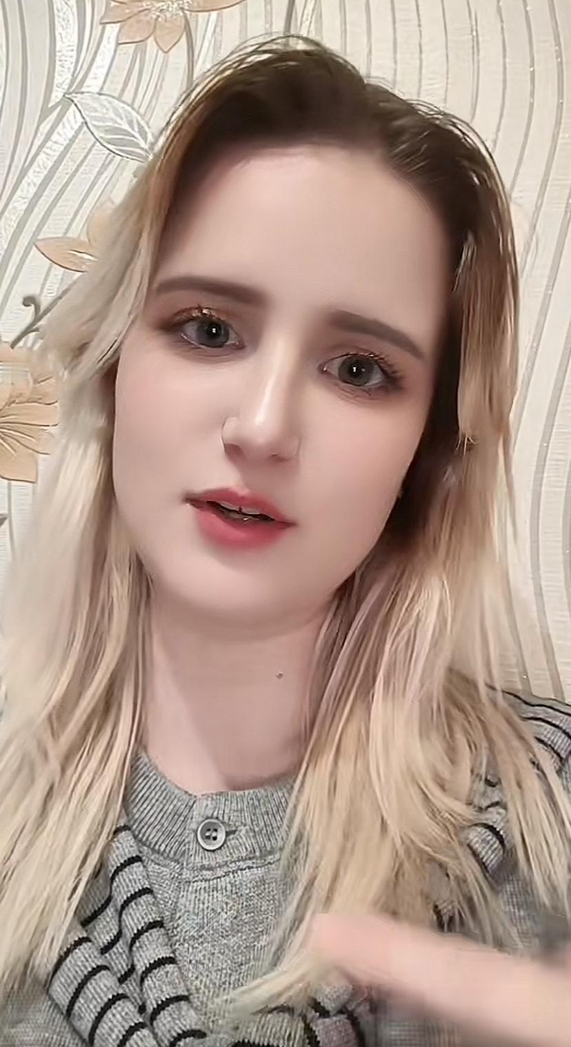 白俄美女只会一点点中文，平时发视频，要么放音乐，要么不说话，网友们照样进去评论，