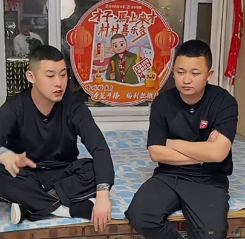 阿厦、大佬媛夫妇痛哭抹泪！百余人团队解散仅剩8人留下，大佬媛解释内情原因。