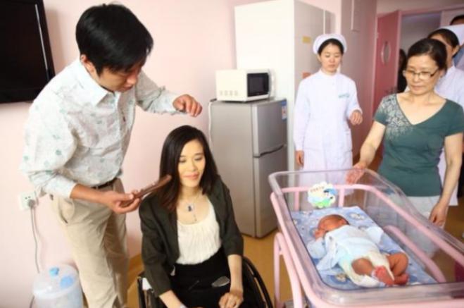 桑兰17岁胸部一以下失去知觉、生活无法自理，但她是幸运的，嫁千万身家丈夫冒险生子