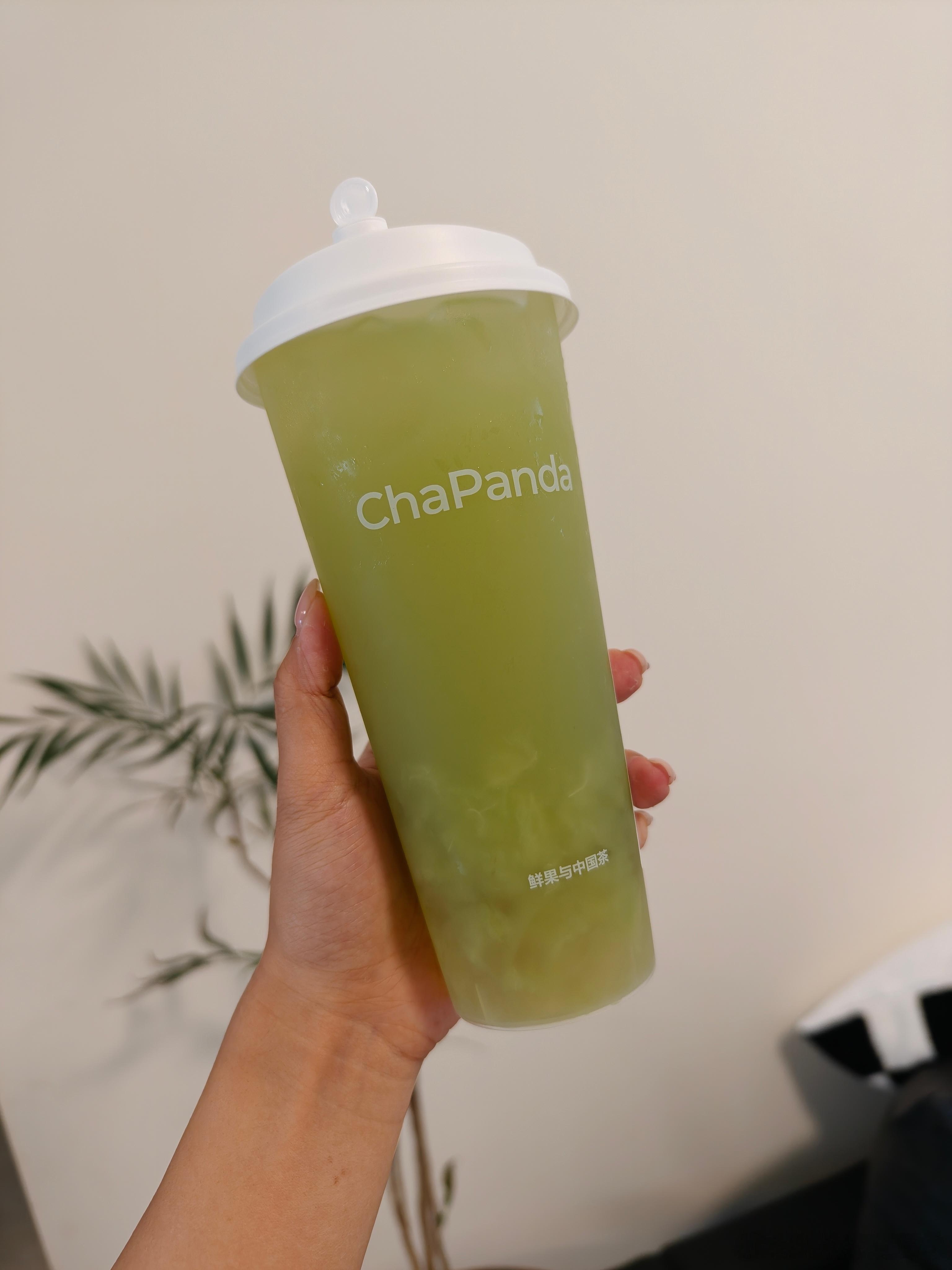 外卖大战我们还是能薅点羊毛的，今天点的青提茉莉才花一块七！！免费奶茶​​​