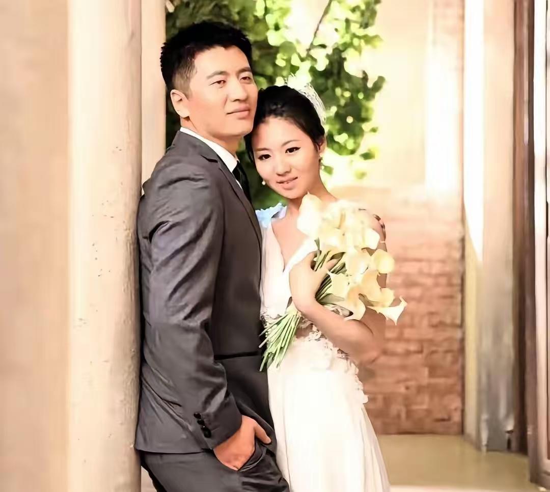 看张雪峰老婆回复网友的话，就知她水平很高！首先，对于网上关于她再婚、博士学