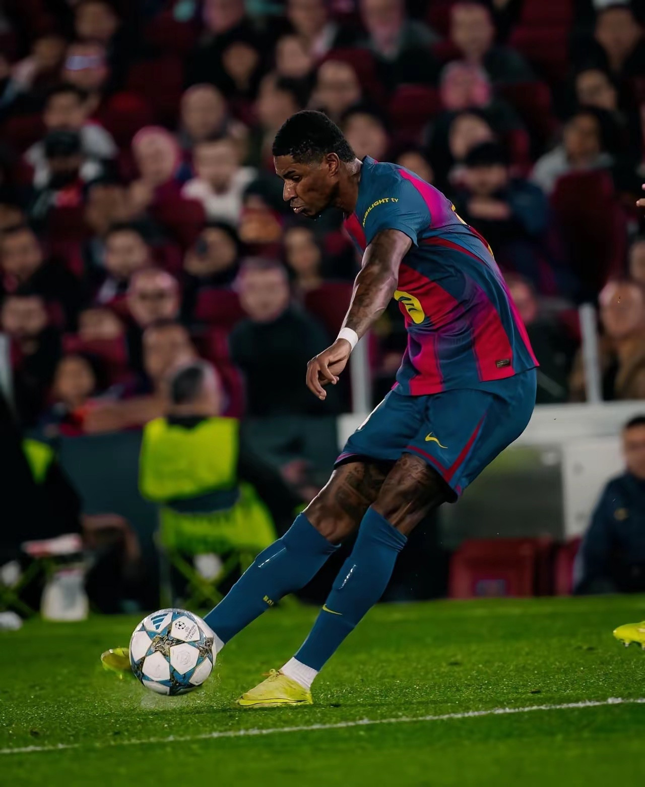 当7000万欧元先生主动要求坐板凳时，你就知道这支球队要出大事了。拉什福德这半个