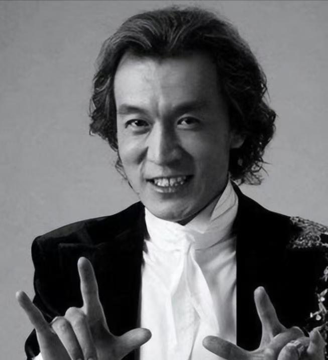 “我不想回中国，把我葬在美国吧。”2018年，李咏因病去世，留下了巨额遗产，但他