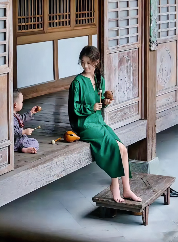赵丽颖，165cm，在认真的学习，肉嘟嘟的小脚丫真可爱