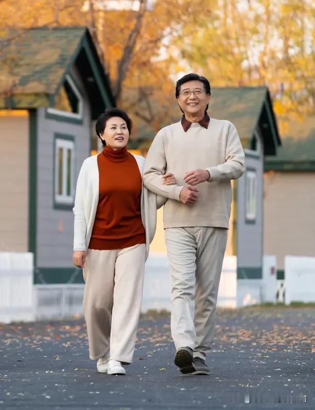 我仔细观察了下，人老了有没有退休金，日子过得真不一样，我家三叔每月领4000多的