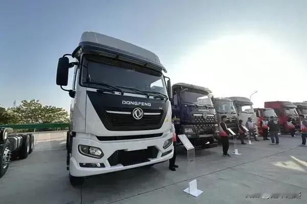 东风公司近日要求商用车事业部坚定不移实现开门红，推动东风商用车事业重回行业第一;