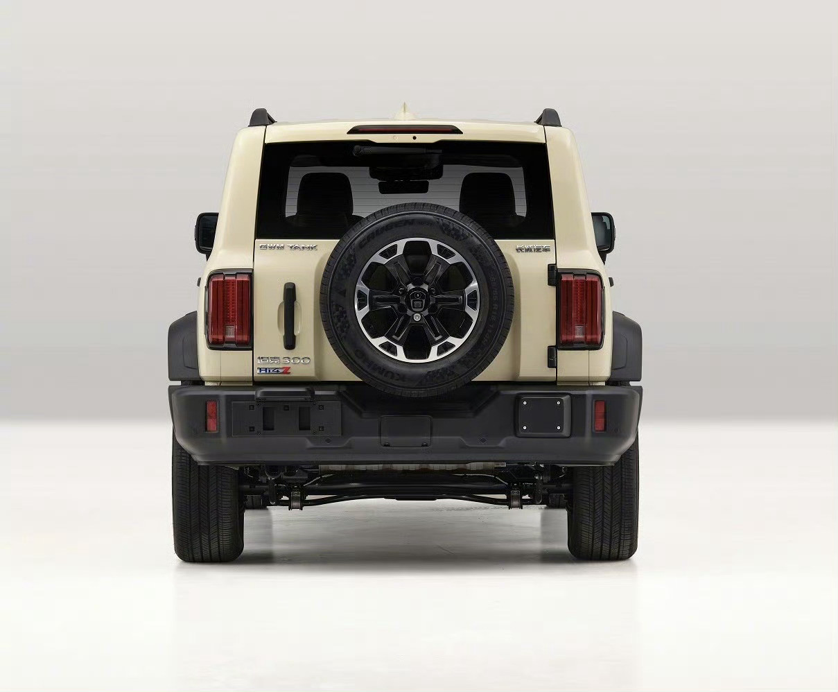 新款坦克300来了，之前车展发布的前后硬桥3.0T的坦克300加长轴距把前桥前移