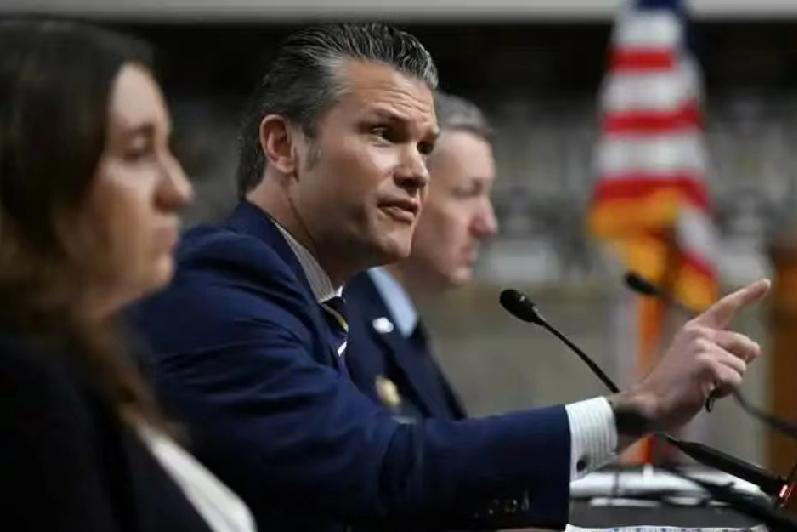 3月19日，美国战争部长赫格塞思对媒体说:“解放军正密切审视美对伊作战能力以吸取