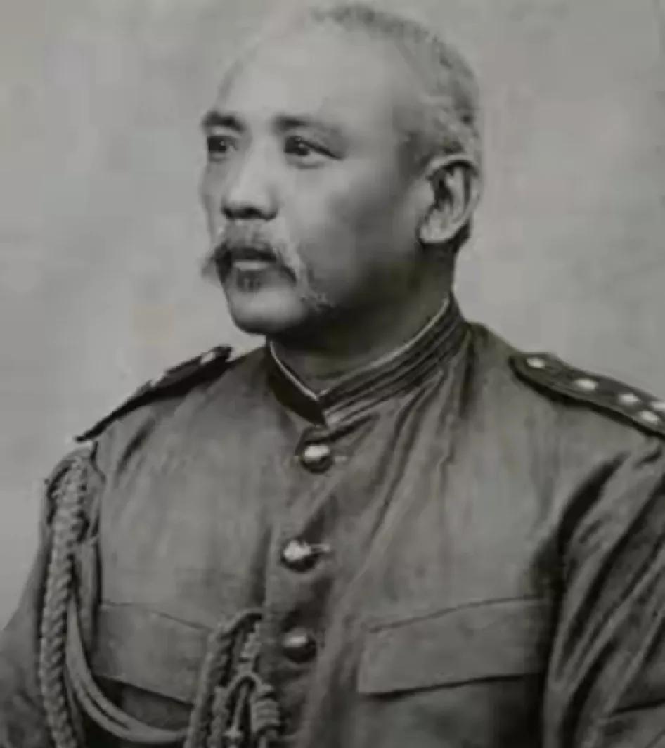 [袁世凯是如何从一省之长直接当上宰相的。]袁世凯之所以从山东一省巡抚一跃升为直