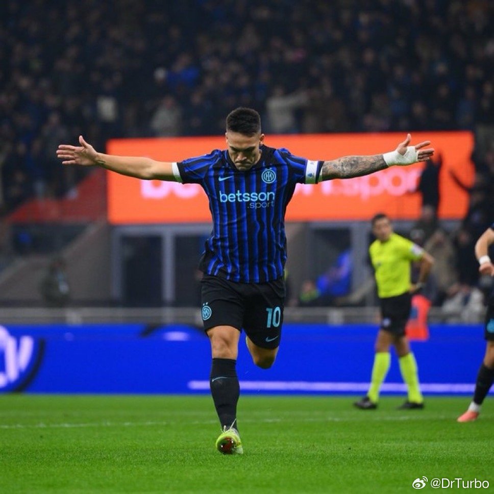 劳马今天打入了他国米生涯的第161粒进球与马佐拉并列国际米兰队史最佳射手第