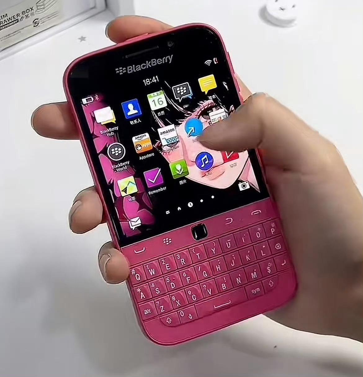 黑莓的键盘机勾起你们的回忆没？现在看反而成了特色，真是风水轮流转爱用26键的人