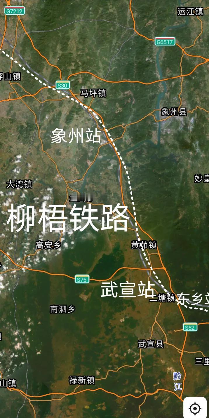 一级铁路，柳州至梧州正在建设一条全长238公里双线电气化的一级铁路，目前正在铺轨