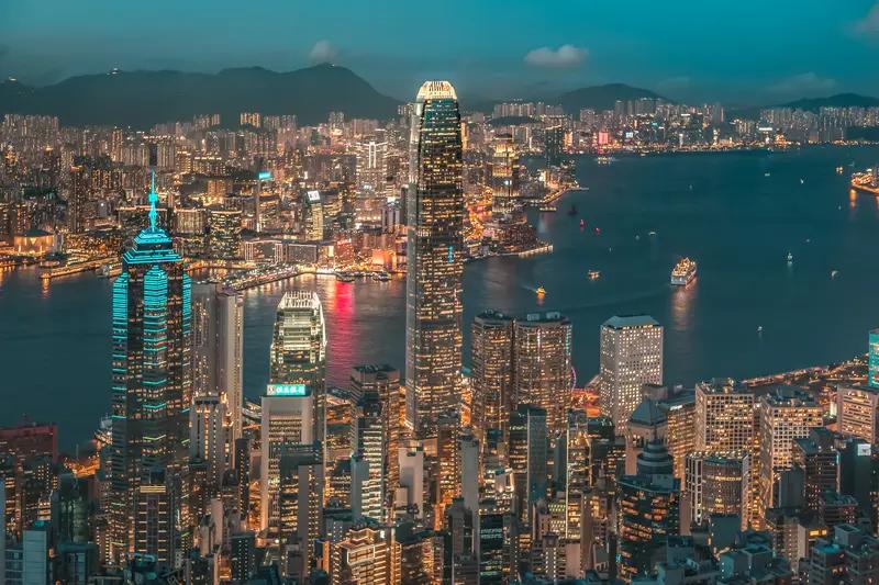 香港这场大火，真的给所有人上了一课！不管多有钱，买房一定要看建筑密度！买房别