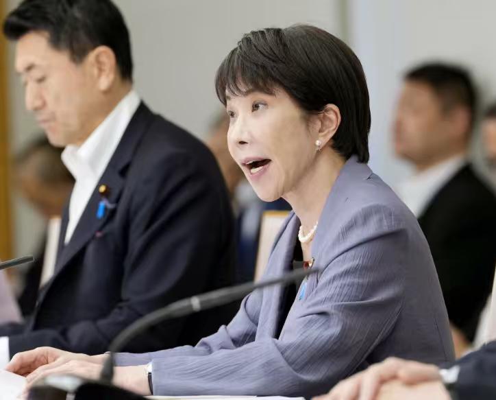 突然改口，日本扛不住了！根据共同社8月6日的最新报道，高市当天在广岛和平纪念