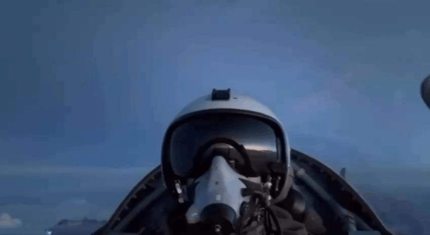 🇷🇺一段俄罗斯第五代苏-57战斗机精彩特技飞行的视频曝光。这段视频是从另