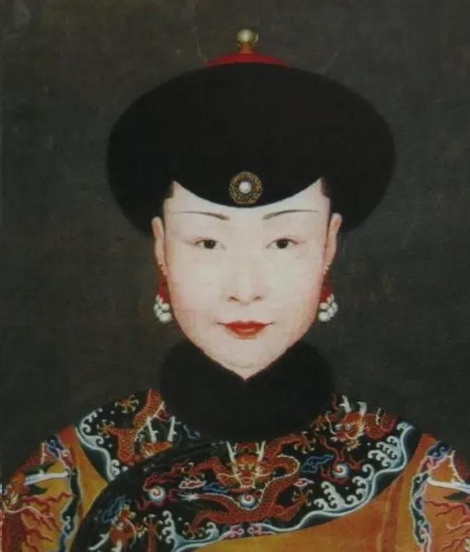 乾隆70岁时，特别想念早逝的五阿哥永琪，便翻了永琪生母愉妃的牌子。太监一脸震惊：