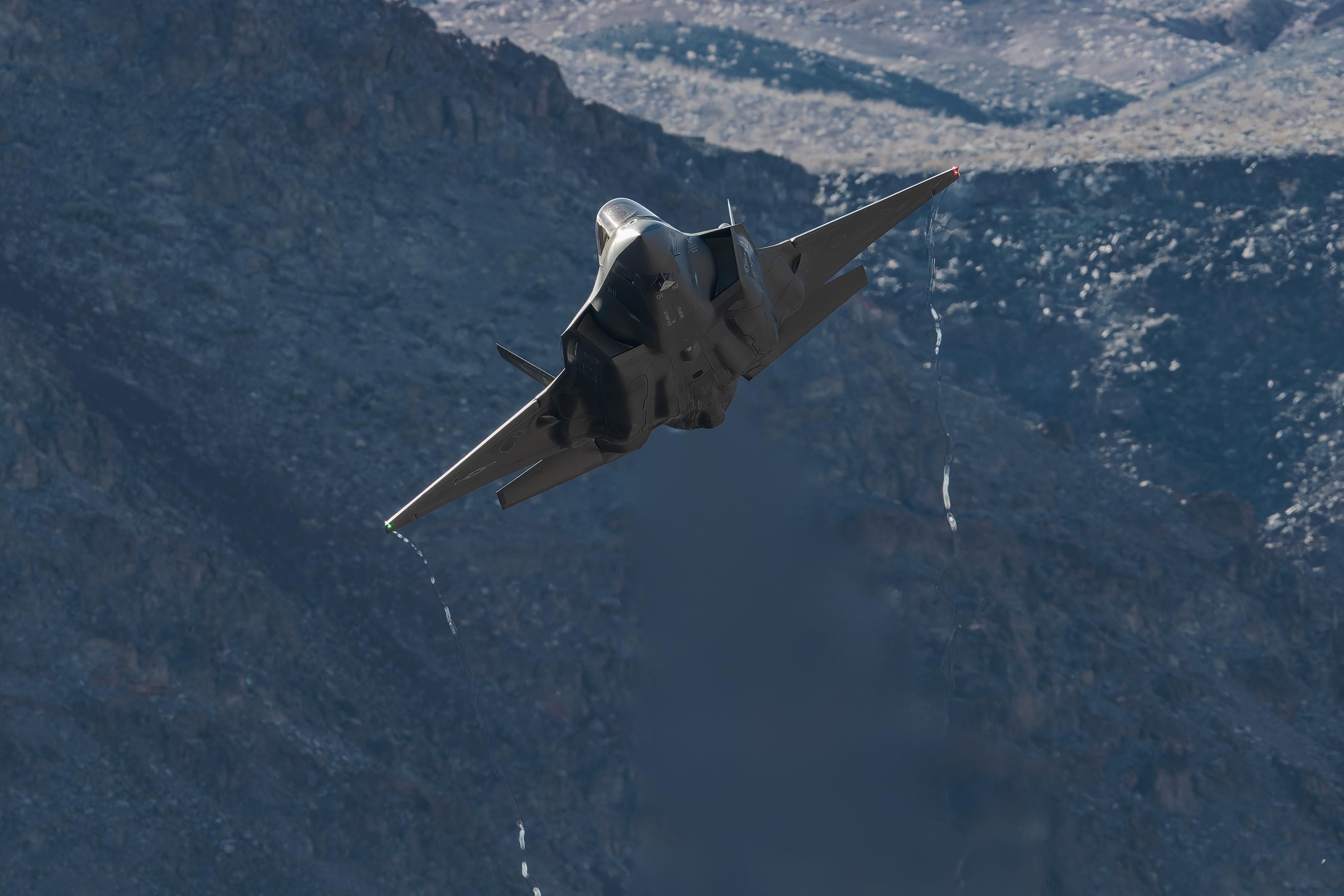 峡谷上空的F-35全家捅​​​