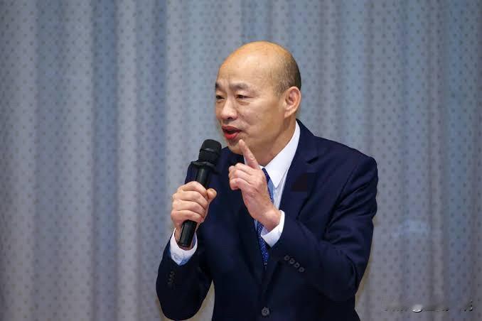 蓝军批韩国瑜：越来越像马英九韩国瑜炮轰傅崐萁的风波暂时看不到平息的迹象，因为
