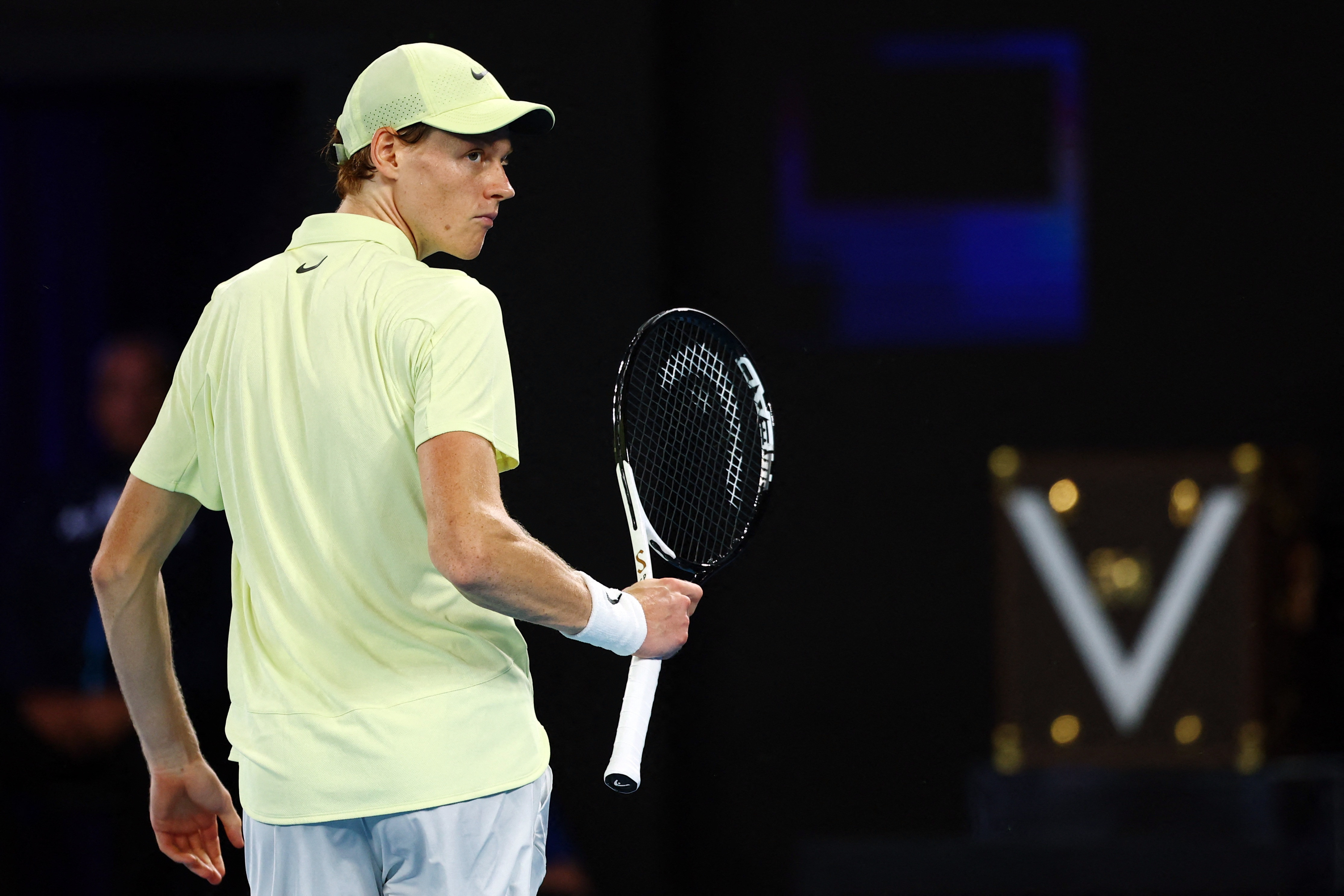 下手太狠! 辛纳62分钟两盘速胜兹维列夫, 进巴黎大师赛决赛