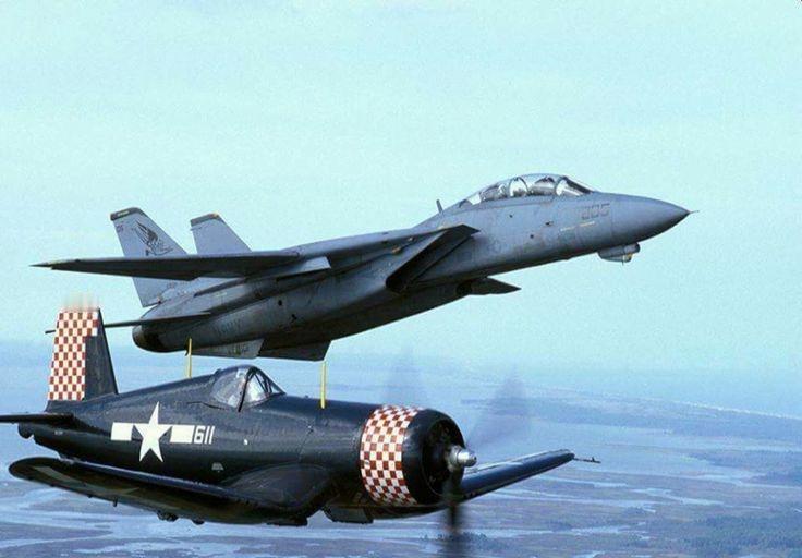 猫宁。F-14大猫与F4U海盗同框​​​