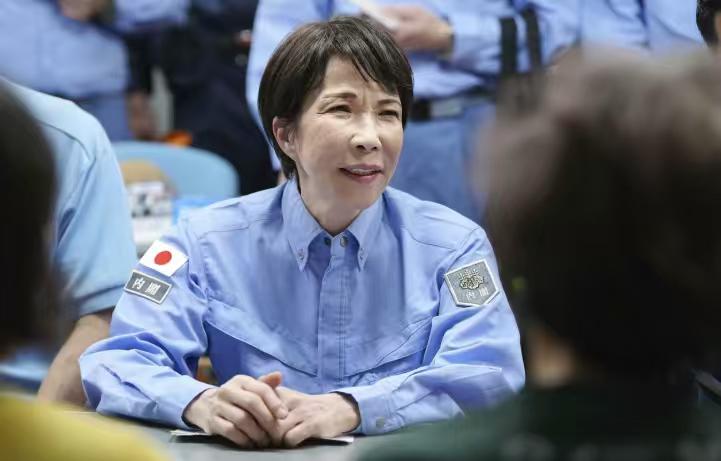 日本的天塌了！根据日本防卫省统合幕僚监部8月3日发布的消息，中国海军3艘舰艇与