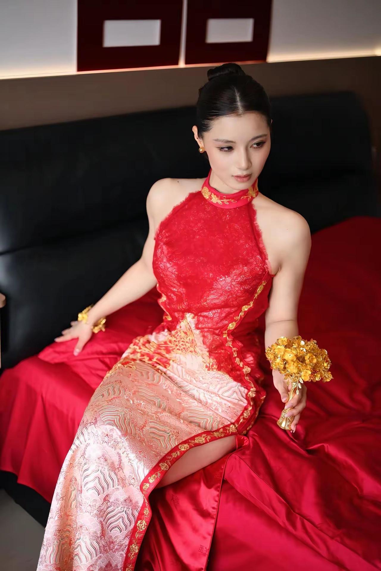 旗袍给予什么样女性美?旗袍裹身，风华内敛，举手投足皆是韵味。旗袍一梦，穿越古今